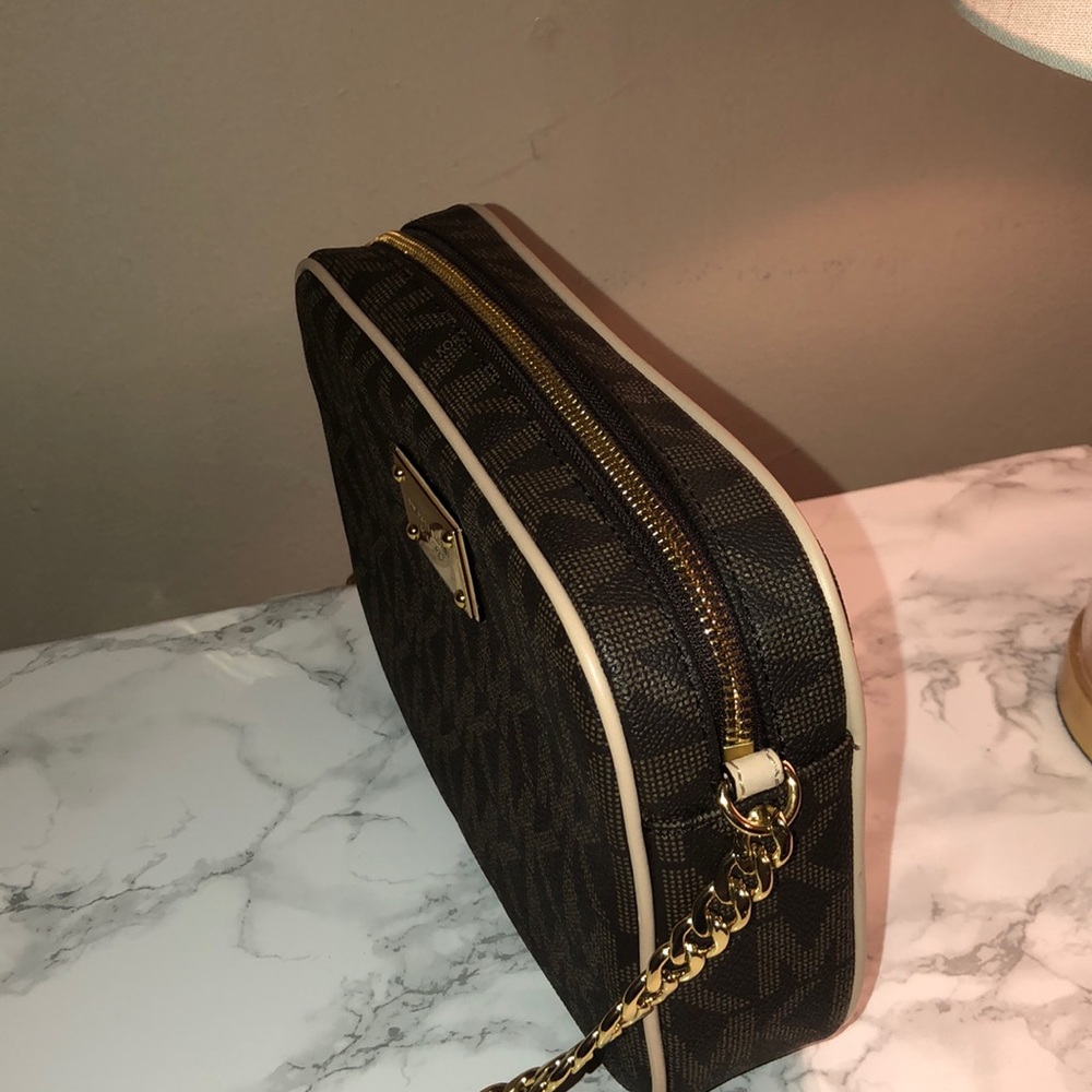 Michael Kora cross body purse - Picture 2 of 4
